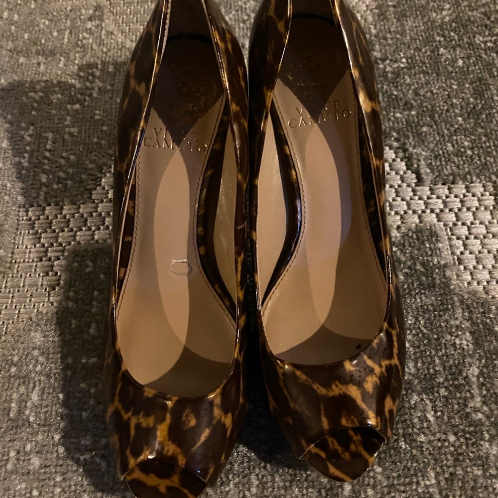 Vince Camuto Kira leopard peep toe 3in pumps 7